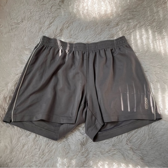 Reebok Pants - 🌙 3/$15 bundle
 3 items for 15 Women’s reebok gray shorts medium